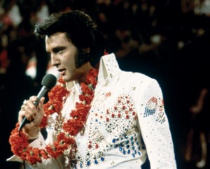 Elvis Presley on stage in Hawaii, 1973. Credit: © United Archives GmbH/Alamy Images