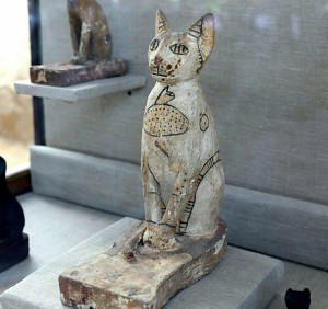 About 100 wooden cat statues gilded with gold have been discovered in a complex at Saqqara in Egypt. This image shows one of the best preserved statues. Credit: Egyptian Ministry of Antiquities