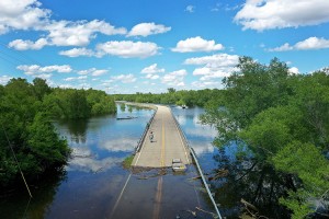 Floodwater from the Mississippi River cuts off the roadway from Missouri into Illinois at the states' border on May 30, 2019 in Saint Mary, Missouri. The middle-section of the country has been experiencing major flooding since mid-March especially along the Missouri, Arkansas, and Mississippi Rivers. Towns along the Mississippi River have been experiencing the longest stretch of major flooding from the river in nearly a century.  Credit: © Scott Olson, Getty Images