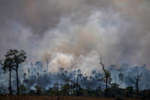 Smokes rises from forest fires in Altamira, Para state, Brazil, in the Amazon basin, on August 27, 2019. - Brazil will accept foreign aid to help fight fires in the Amazon rainforest on the condition the Latin American country controls the money, the president's spokesman said Tuesday. Credit: © Joao Laet, AFP/Getty Images