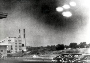 An unidentified flying object (UFO) is a light or object in the air that has no obvious explanation. Four unidentified objects appear as bright lights in the sky in this 1952 photograph taken in Salem, Massachusetts. Some people believe UFO's are spaceships from other planets. However, investigators discover ordinary explanations for most UFO sightings. Credit: © Popperfoto/Alamy Images 