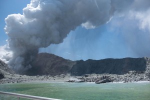 Photo taken on Dec. 9, 2019 shows the heavy smoke from volcanic eruption at New Zealand's White Island. Five people were confirmed dead in a volcanic eruption in New Zealand's White Island in the Eastern Bay of Plenty of the North Island on Monday, with more casualties likely, the police said. Credit: © Michael Schade