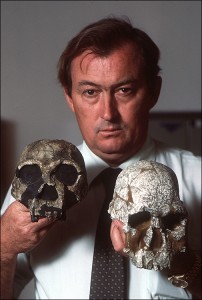 Kenyan-born paleoanthropologist Richard Leakey and his team discovered many prehistoric human fossils at Lake Turkana, Kenya. In this photograph, he is holding near-complete fossil skulls of Homo erectus, left, and Homo habilis, right. Credit: © Chip Hires, Gamma-Rapho/Getty Images