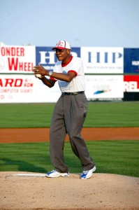 Buck O'Neil former player in the Negro Baseball league is honored at a Brooklyn Cyclones baseball game.  Credit: © Bruce Cotler, Globe Photos/ZUMA/Alamy Images