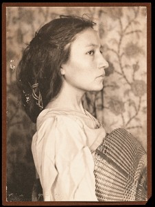 Zitkála-Šá, Indigenous American educator Credit: Photograph by Gertrude Kasebier; Mina Turner, National Museum of American History/Smithsonian Institution